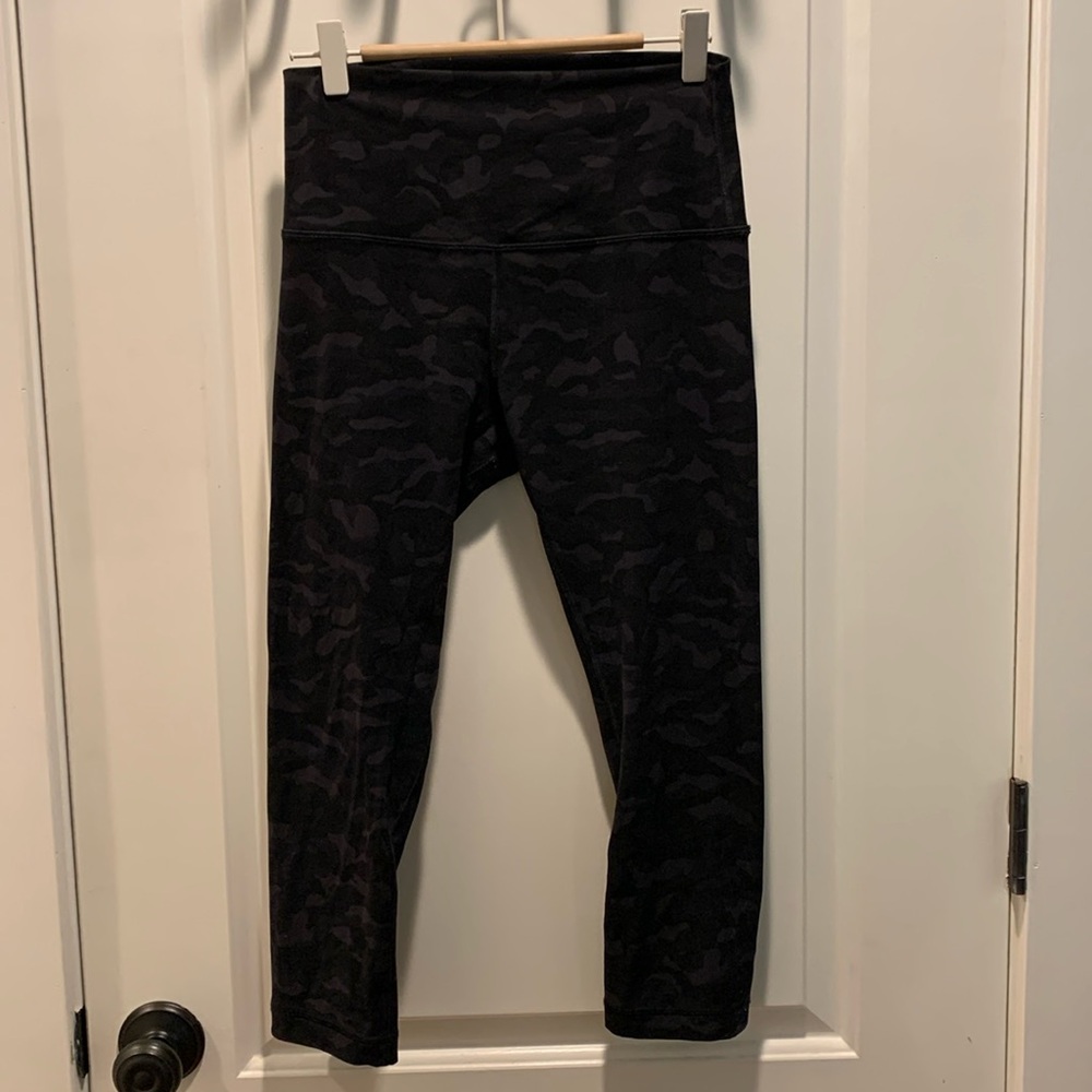 Lululemon black camo aligns